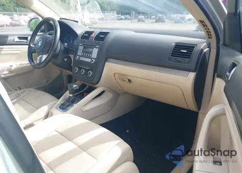 2010 Volkswagen Jetta Limited Edition z USA, uszkodzony, nr VIN 3VWRZ7AJ7AM158036